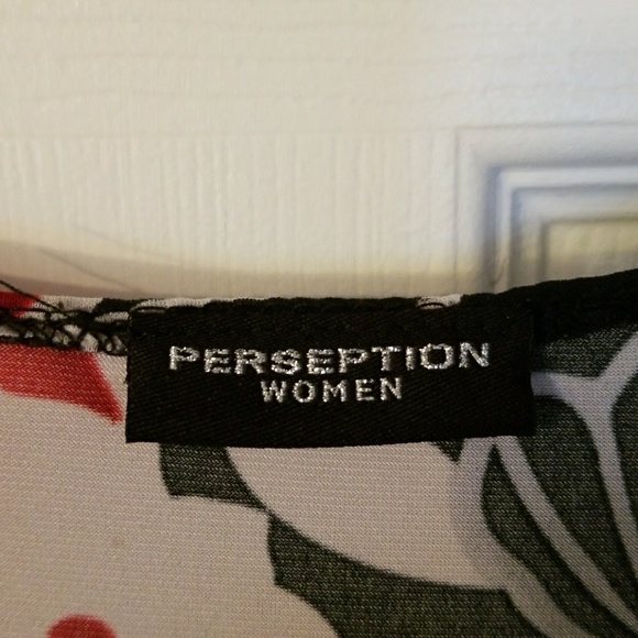 Flowered Pull-Over Top - Picture 2 of 3